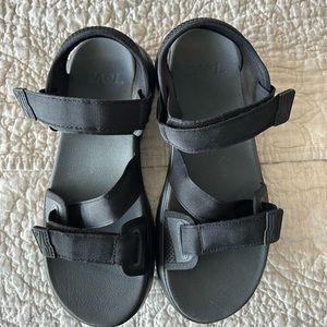 COPY - Teva Zymic Hiking Sandal Black Women’s size 9